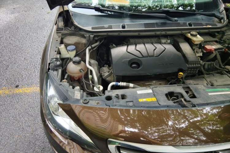 Used Peugeot 408 2014 1.8L Automatic Luxury Edition Engine Bay Right