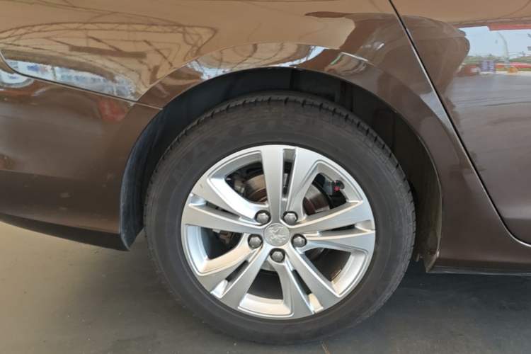 Used Peugeot 408 2014 1.8L Manual Leading Edition Exterior 5