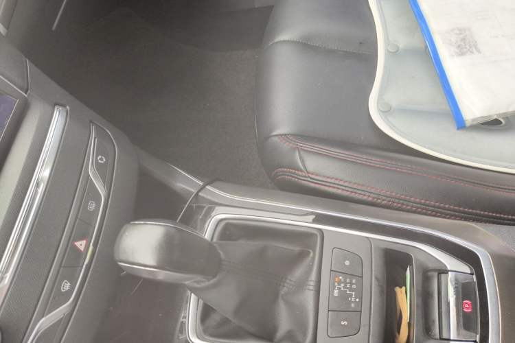 Used Peugeot 408 2014 1.8L Automatic Luxury Edition Gear Lever