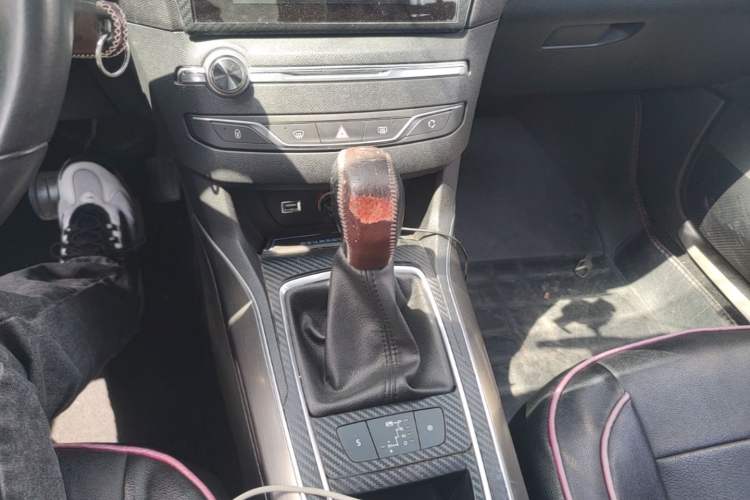 Used Peugeot 408 2014 1.8L Automatic Luxury Edition Gear Lever
