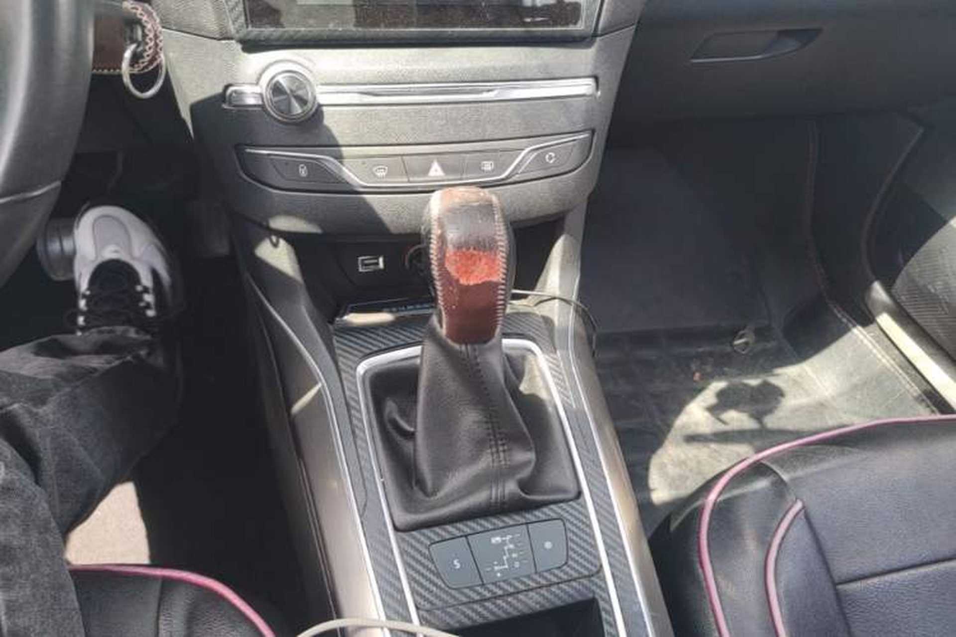 Used Peugeot 408 2014 1.8L Automatic Luxury Edition Gear Lever
