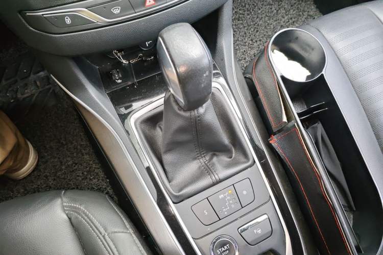 Used Peugeot 408 2014 1.6T Automatic Supreme Edition Gear Lever