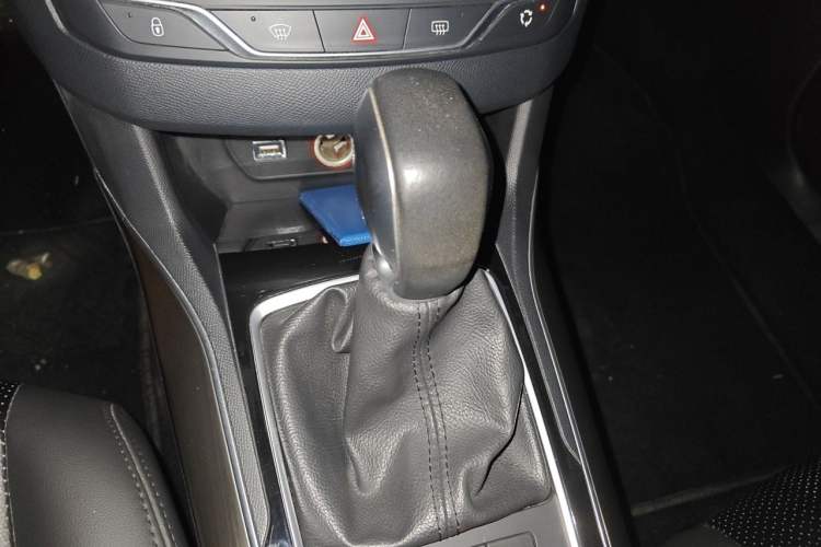 Used Peugeot 408 2014 1.8L Automatic Luxury Edition Gear Lever
