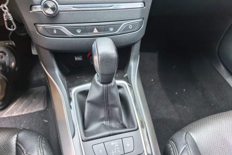 Used Peugeot 408 2014 1.8L Automatic Luxury Edition Gear Lever