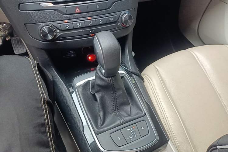 Used Peugeot 408 2014 1.8L Automatic Leading Edition Gear Lever
