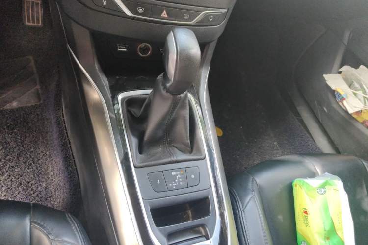 Used Peugeot 408 2014 1.8L Automatic Luxury Edition Gear Lever