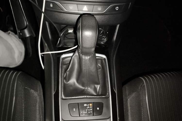 Used Peugeot 408 2014 1.8L Automatic Luxury Edition Gear Lever