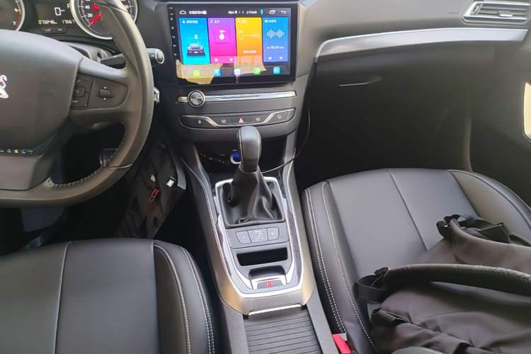 Used Peugeot 408 2014 1.8L Automatic Luxury Edition Gear Lever