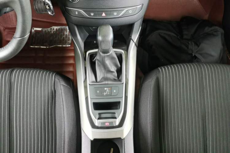 Used Peugeot 408 2014 1.8L Automatic Luxury Edition Gear Lever