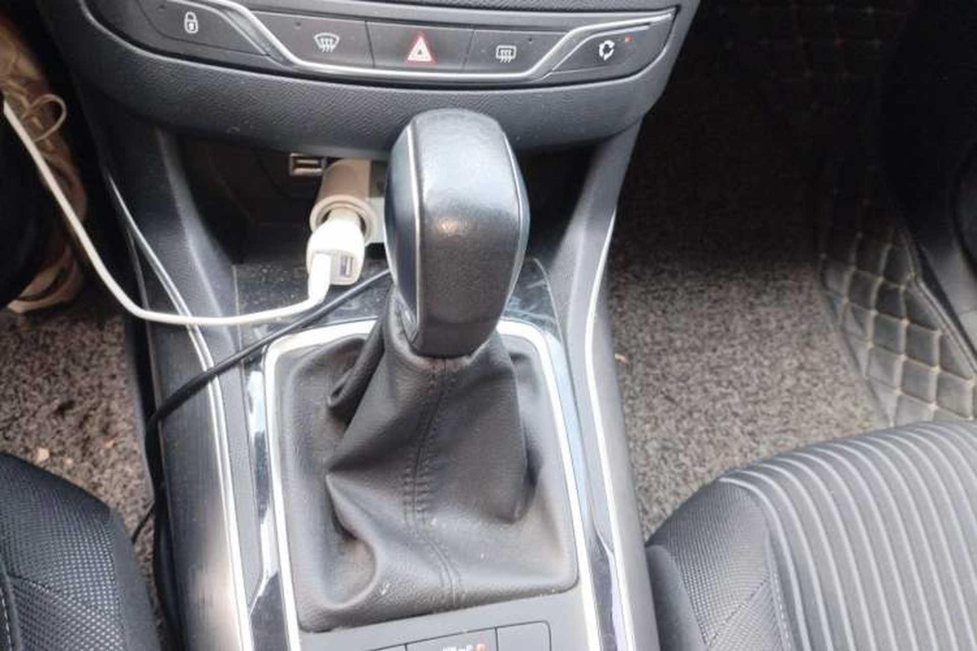 Used Peugeot 408 2014 1.8L Automatic Luxury Edition Gear Lever