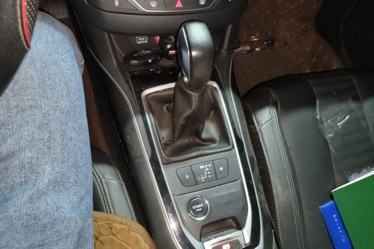 Used Peugeot 408 2014 1.6T Automatic Prestige Edition Gear Lever