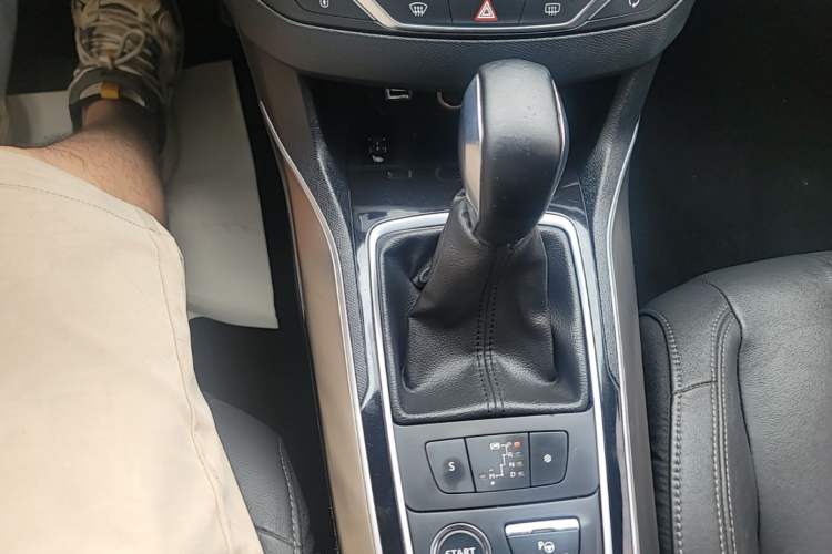 Used Peugeot 408 2014 1.6T Automatic Supreme Edition Gear Lever