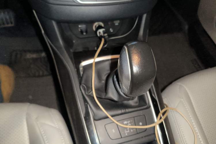 Used Peugeot 408 2014 1.8L Automatic Luxury Edition Gear Lever