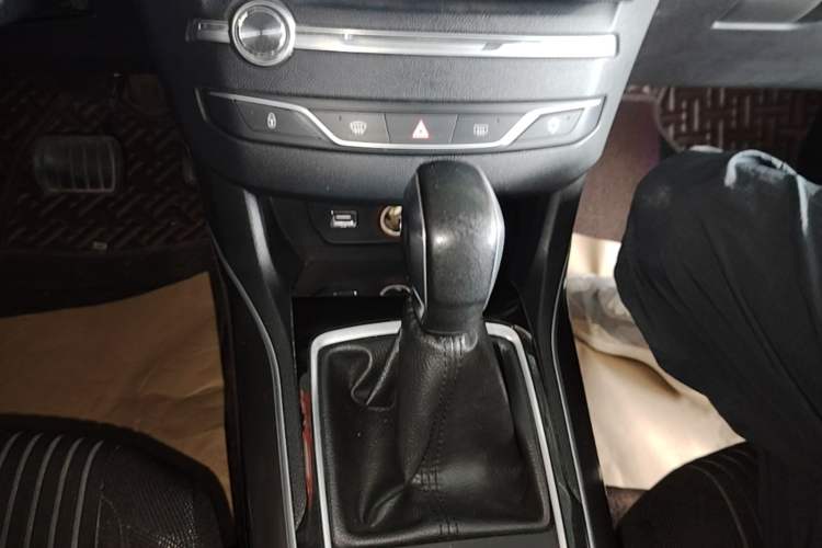 Used Peugeot 408 2014 1.8L Automatic Luxury Edition Gear Lever