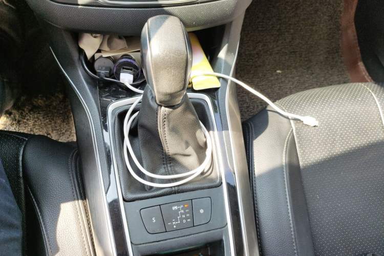 Used Peugeot 408 2014 1.8L Automatic Luxury Edition Gear Lever
