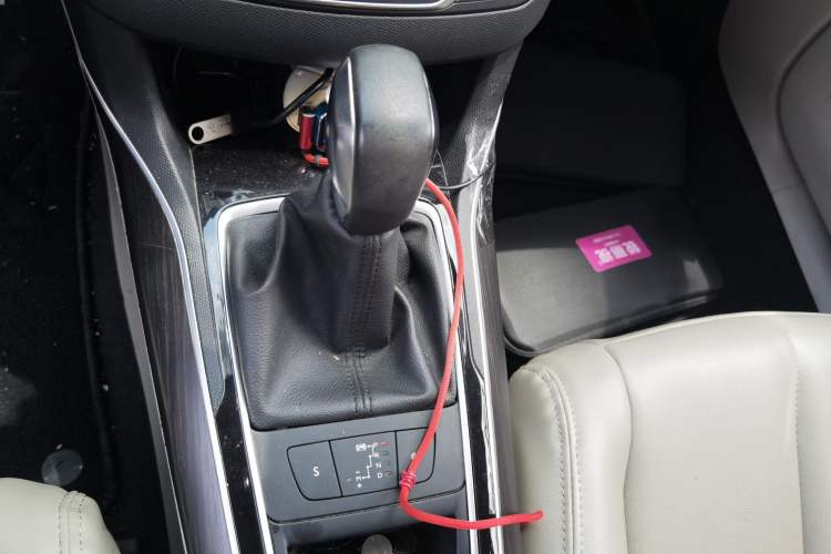 Used Peugeot 408 2014 1.8L Automatic Luxury Edition Gear Lever