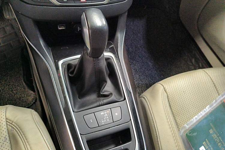 Used Peugeot 408 2014 1.8L Automatic Luxury Edition Gear Lever