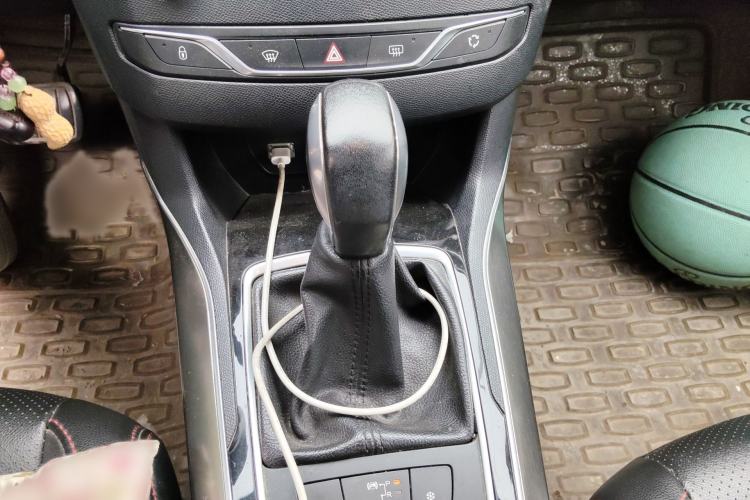 Used Peugeot 408 2014 1.8L Automatic Luxury Edition Gear Lever