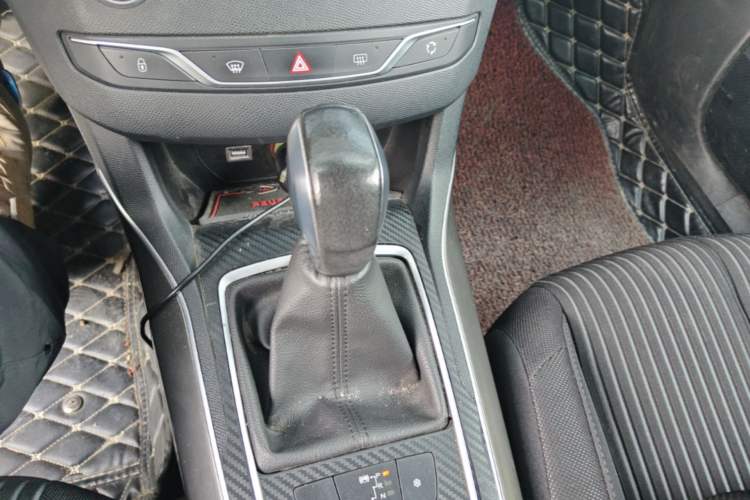 Used Peugeot 408 2014 1.8L Automatic Luxury Edition Gear Lever