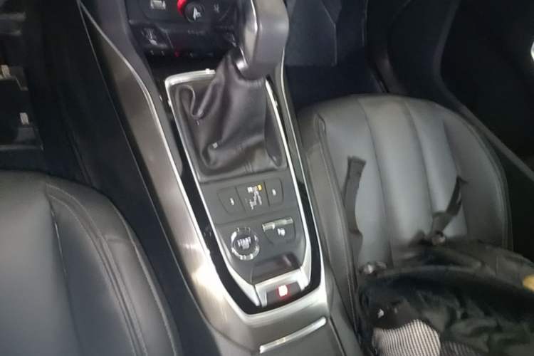 Used Peugeot 408 2014 1.6T Automatic Supreme Edition Gear Lever