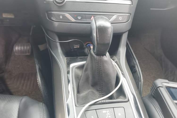 Used Peugeot 408 2014 1.8L Automatic Luxury Edition Gear Lever