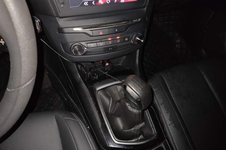 Used Peugeot 408 2014 1.8L Manual Leading Edition Gear Lever