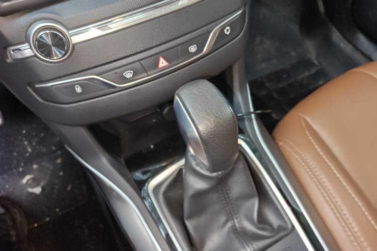 Used Peugeot 408 2014 1.8L Automatic Luxury Edition Gear Lever