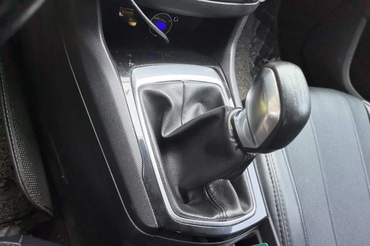 Used Peugeot 408 2014 1.8L Manual Leading Edition Gear Lever