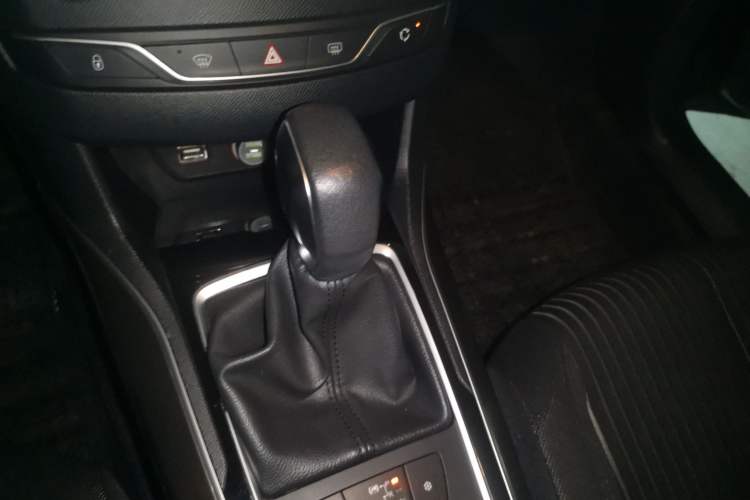 Used Peugeot 408 2014 1.8L Automatic Luxury Edition Gear Lever