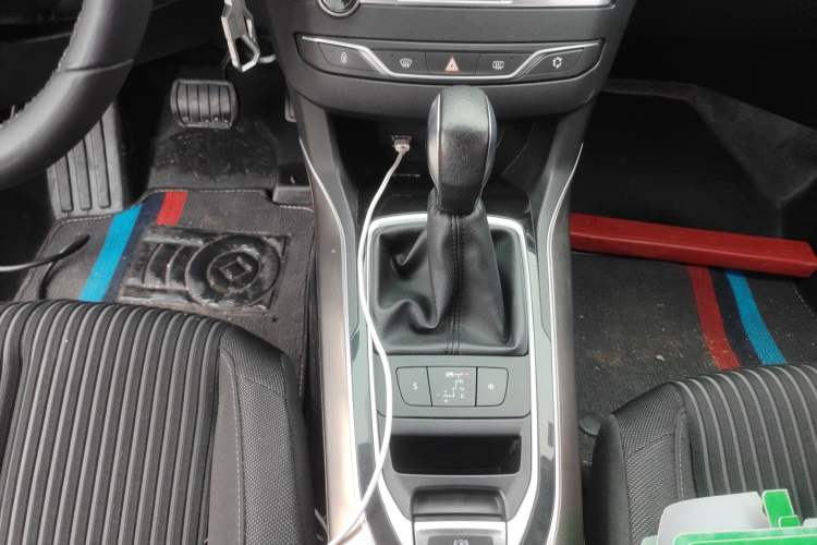 Used Peugeot 408 2014 1.8L Automatic Luxury Edition Gear Lever
