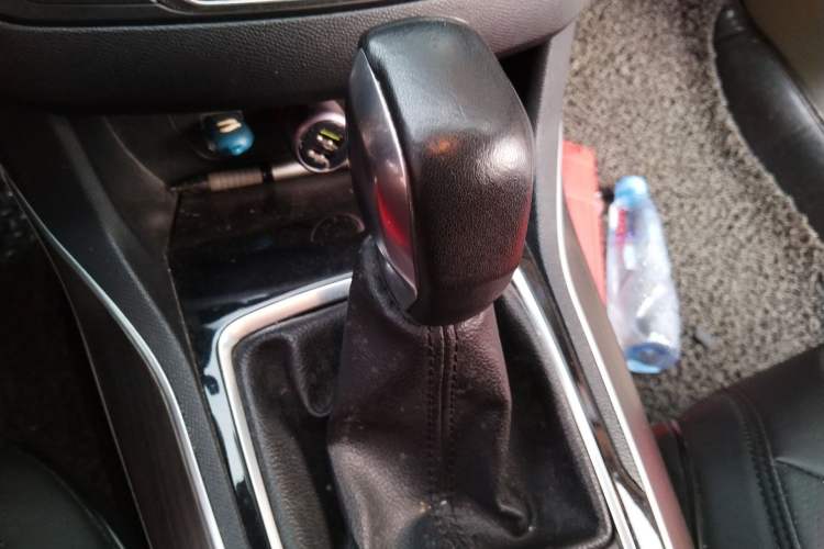 Used Peugeot 408 2014 1.8L Automatic Luxury Edition Gear Lever