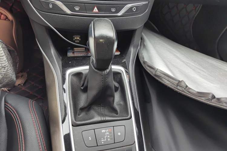 Used Peugeot 408 2014 1.8L Automatic Luxury Edition Gear Lever