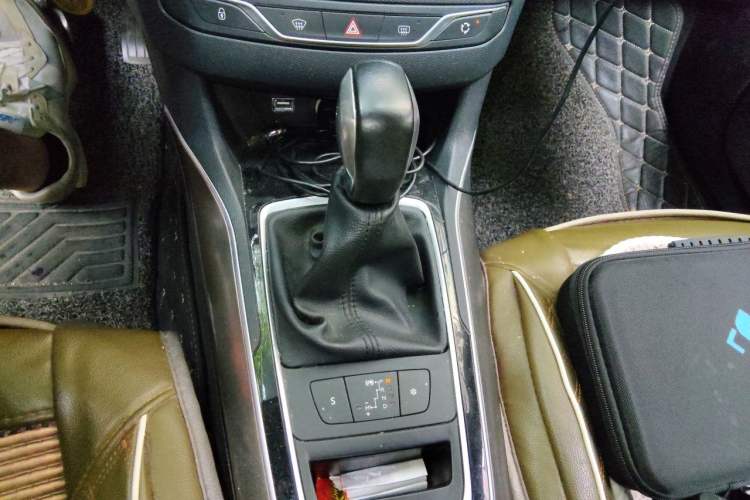 Used Peugeot 408 2014 1.8L Automatic Luxury Edition Gear Lever