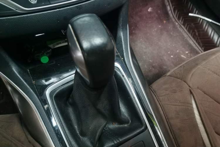 Used Peugeot 408 2014 1.8L Automatic Luxury Edition Gear Lever