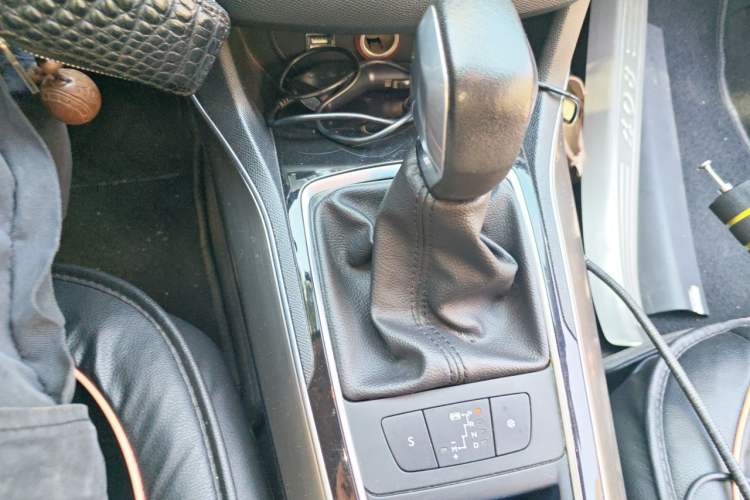Used Peugeot 408 2014 1.8L Automatic Luxury Edition Gear Lever