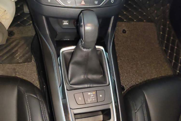 Used Peugeot 408 2014 1.8L Automatic Luxury Edition Gear Lever