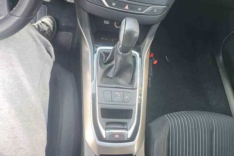 Used Peugeot 408 2014 1.8L Automatic Luxury Edition Gear Lever