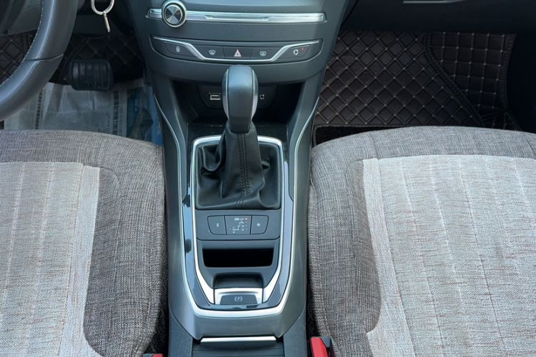 Used Peugeot 408 2014 1.8L Automatic Luxury Edition Gear Lever