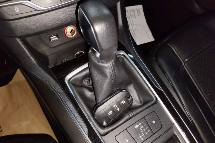 Used Peugeot 408 2014 1.8L Automatic Luxury Edition Gear Lever