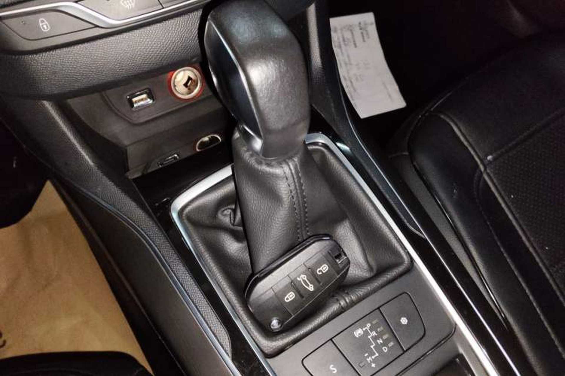 Used Peugeot 408 2014 1.8L Automatic Luxury Edition Gear Lever