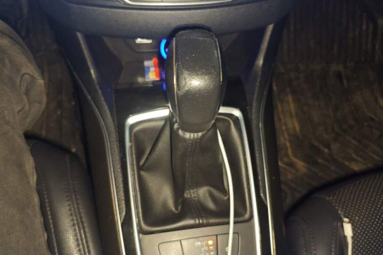 Used Peugeot 408 2014 1.8L Automatic Luxury Edition Gear Lever