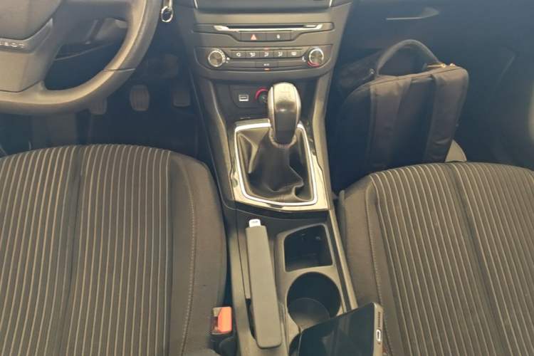 Used Peugeot 408 2014 1.8L Manual Leading Edition Gear Lever