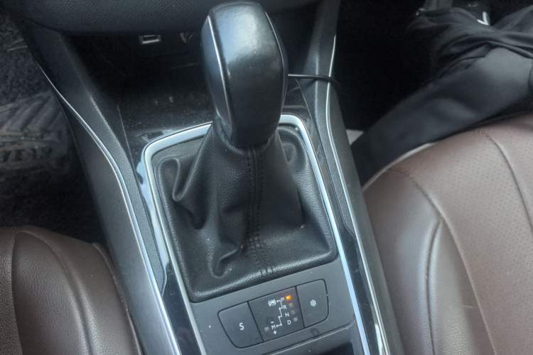 Used Peugeot 408 2014 1.8L Automatic Luxury Edition Gear Lever