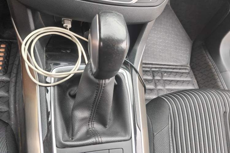 Used Peugeot 408 2014 1.8L Automatic Luxury Edition Gear Lever