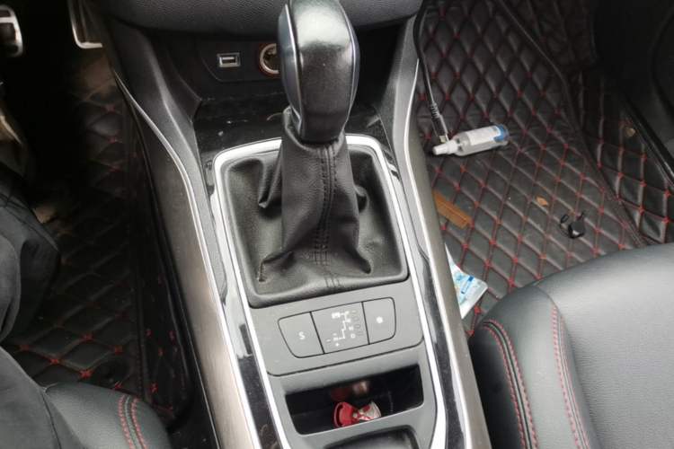 Used Peugeot 408 2014 1.8L Automatic Luxury Edition Gear Lever