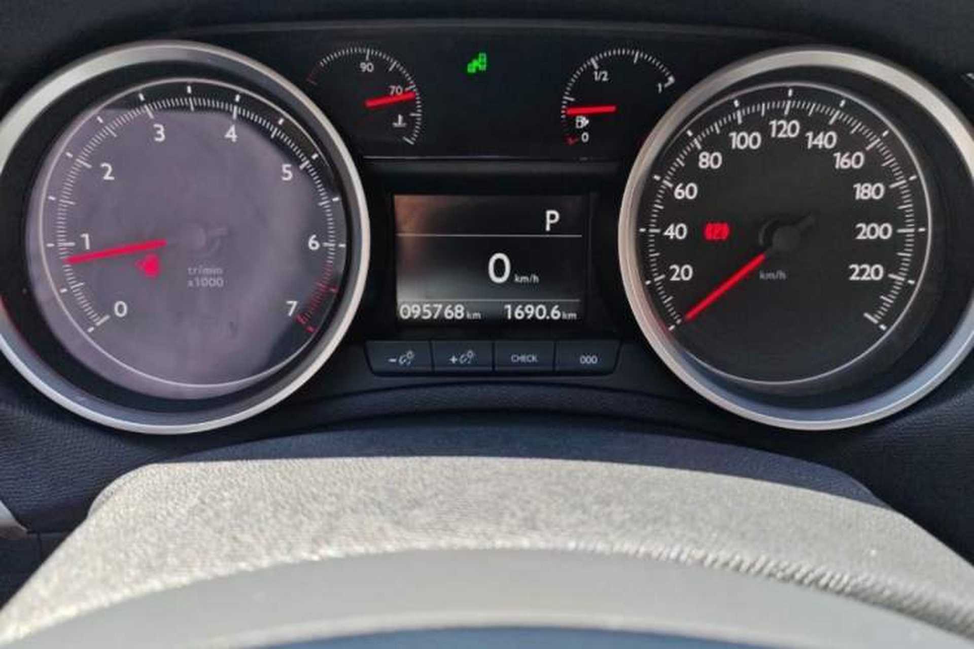 Used Peugeot 408 2014 1.6T Automatic Supreme Edition Instrument Cluster