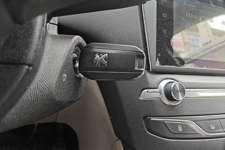 Used Peugeot 408 2014 1.8L Automatic Luxury Edition Interior 1
