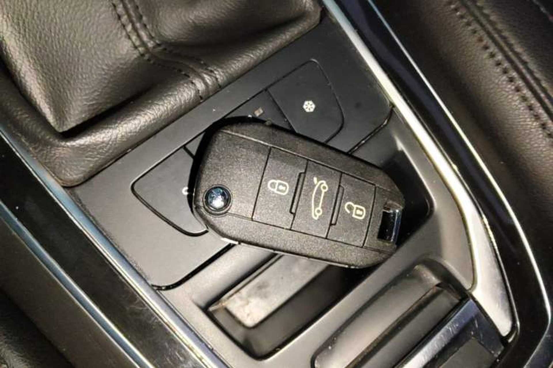 Used Peugeot 408 2014 1.8L Automatic Luxury Edition Interior 1
