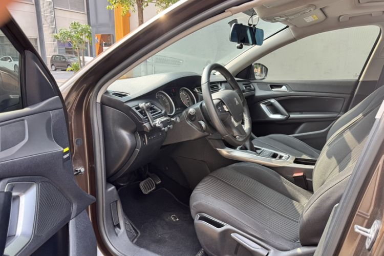 Used Peugeot 408 2014 1.8L Automatic Luxury Edition Interior 1