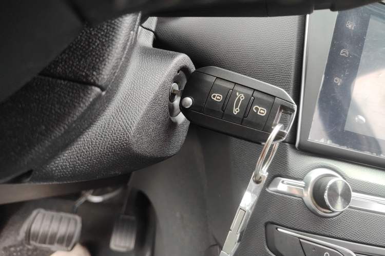 Used Peugeot 408 2014 1.8L Automatic Luxury Edition Interior 1